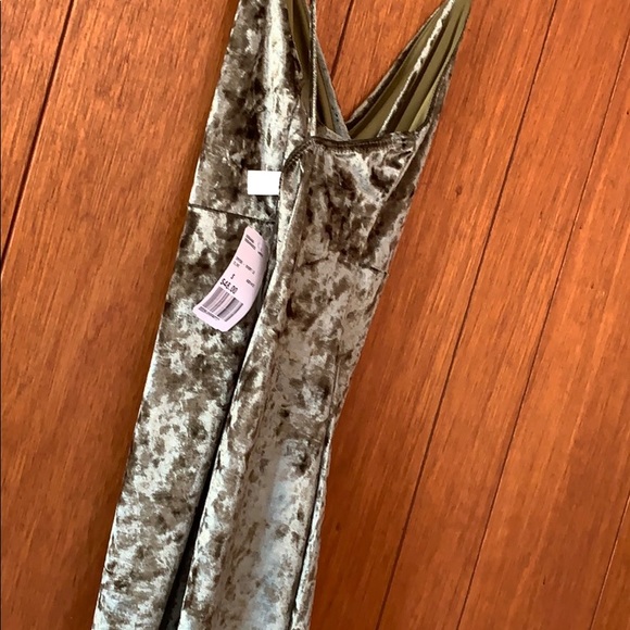 ✨Forever 21 Green Velvet Dress✨ - Picture 5 of 5